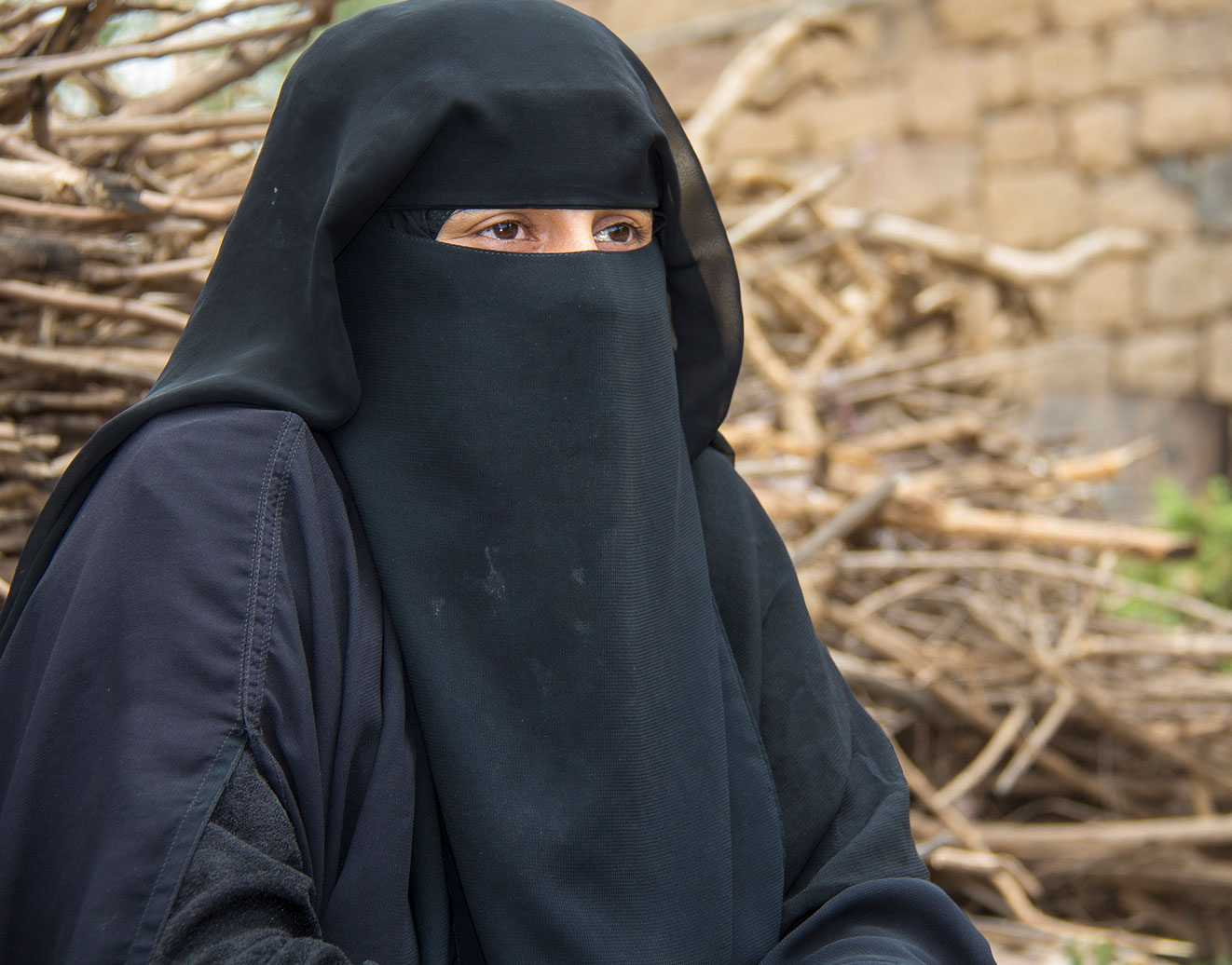 <p>« Les pratiques traditionnelles sont à l’origine de mon excision. Ma grand-mère a insisté pour que j’y sois soumise », raconte Laila, une femme divorcée vivant au Yémen. D’après Laila, la mutilation génitale qu’elle a subie a détruit sa vie et son mariage. </p><p>« J’espère voir un jour grandir une génération de filles non excisées qui pourront ainsi vivre pleinement leur vie conjugale et accoucher sans risque. »</p> © UNFPA Yemen
