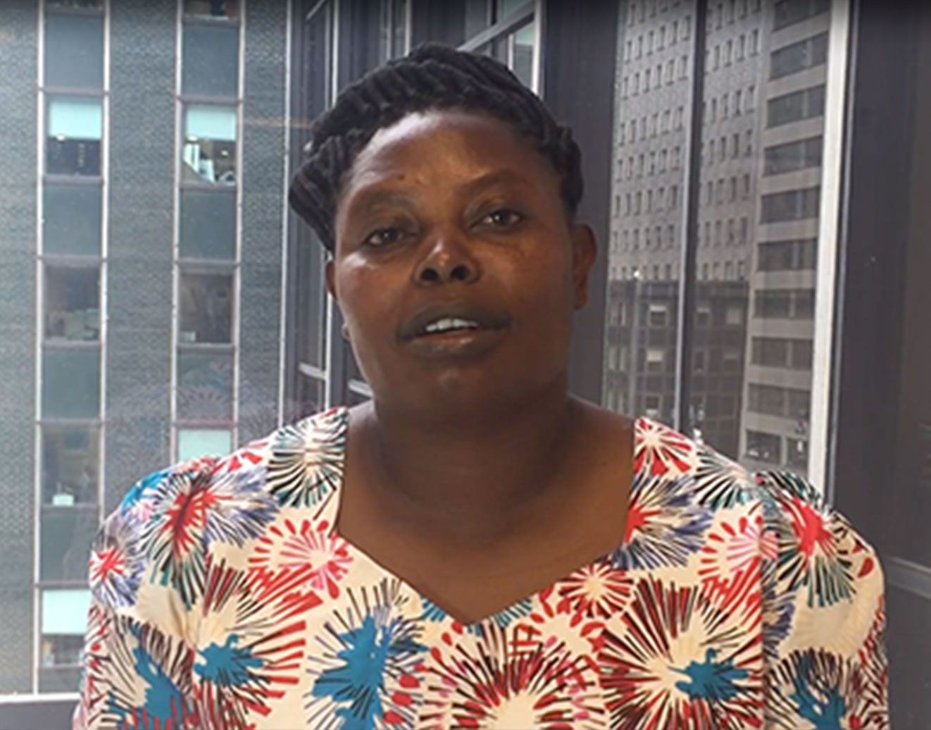 <p>À l’âge de 13 ans, Rhobi Samwelly a failli mourir d’une hémorragie causée par une excision. Après être restée inconsciente pendant plusieurs heures, elle est revenue à elle et a fait promettre à ses parents de ne pas imposer le même sort à ses plus jeunes sœurs. </p><p>Depuis, elle n’a eu de cesse de se battre pour éliminer les mutilations génitales féminines et protéger les filles. Dans la région tanzanienne de Mara, Rhobi Samwelly administre plusieurs refuges où les filles peuvent résider durant la saison des excisions. Ces lieux lui permettent notamment de poursuivre ses efforts acharnés en vue de convaincre les familles – avec l’aide de la police et des travailleurs sociaux – de respecter l’intégrité de leurs filles.</p> © UNFPA