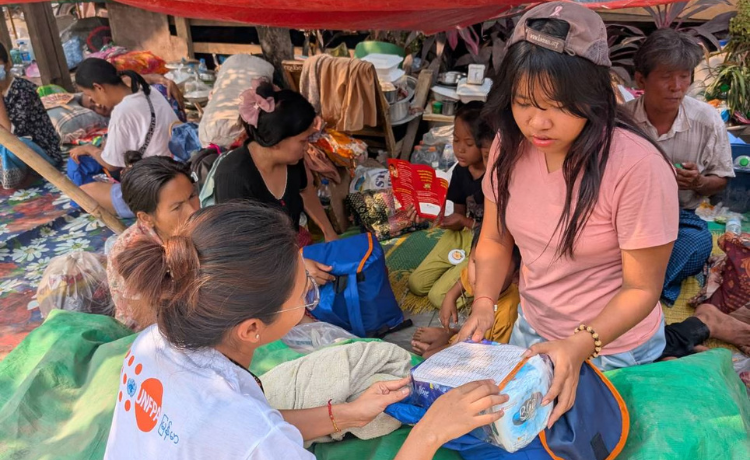 UNFPA’s broader humanitarian response includes distributing clean delivery kits containing essentials for pregnant women and new mothers, and sanitary items to support women and girls. ©AFXB Myanmar/UNFPA Myanmar 