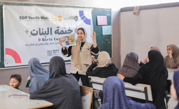 UNFPA’s centres offer young people gender-based violence response and protection, psychological support, sexual and reproductive health information, hygiene supplies, and awareness-raising sessions to counter the rise of child marriage and early pregnancy. © UNFPA/Social Development Forum