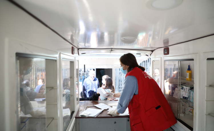 UNFPA has deployed nine mobile health units across Lebanon to provide maternal care and emergency obstetric support in collective shelters. Photo here © UNFPA Lebanon/Georges Roukoz [Alt text: 