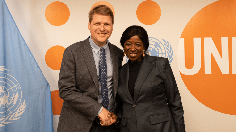 Diene Keita, Executive Director of UNFPA, smiles and shakes hand of Norway representative.