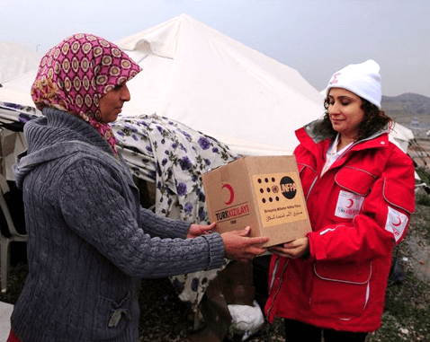 Syrian refugee in Türkiye A Syrian refugee receives UNFPA aid.