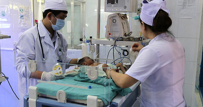 Infection-control supplies delivered to Viet Nam maternal health facilities amid COVID-19 pandemic