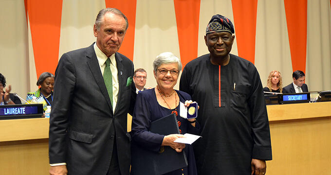 Carmen Barroso and Childbirth with Dignity Foundation win 2016 UN Population Award 