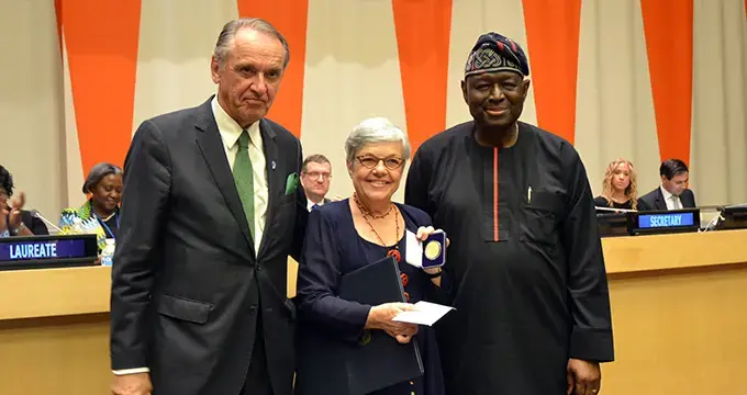 Carmen Barroso and Childbirth with Dignity Foundation win 2016 UN Population Award 