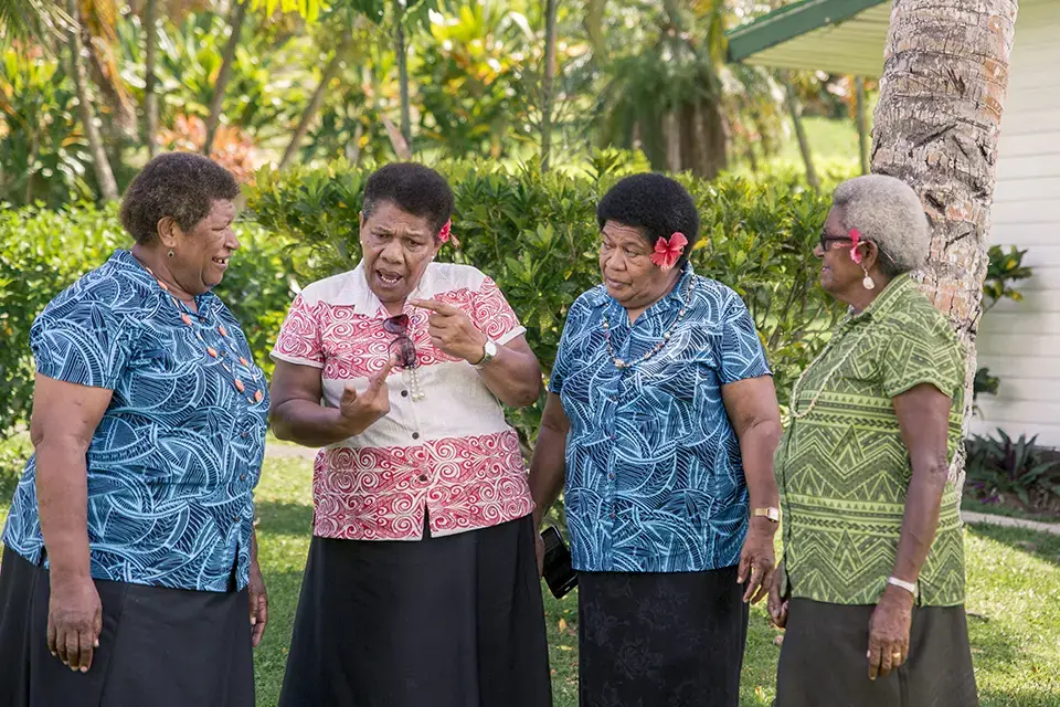Les sages-femmes retraitées à Fidji peuvent être appelées en cas d’urgence. © UNFPA/Carly Learson