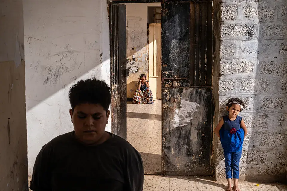 Children at a temporary shelter in Al Bayda.