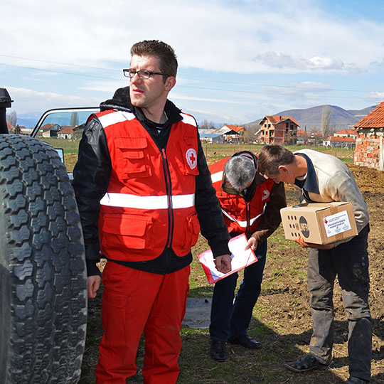 Fortalecer la cooperación y la complementariedad entre el desarrollo, la acción humanitaria y el mantenimiento de la paz.